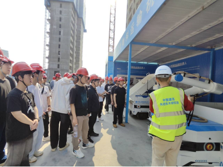 智建未来 现场教学探秘“数字工地”新图景——聚焦智能物料搬运装备